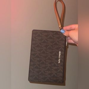 MICHAEL KORS Brown Wristlet